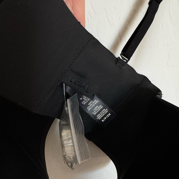 SKIMS Deep V Black Bra - Picture 4 of 4